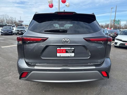 Used 2025 Toyota Highlander Platinum image 7