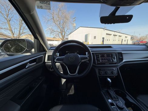 Used 2022 Volkswagen Atlas SE image 2