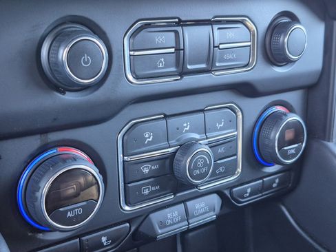 Used 2024 Chevrolet Tahoe LT image 15