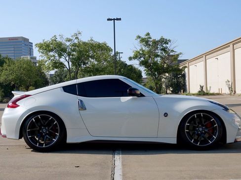 Used 2018 Nissan 370Z NISMO image 11