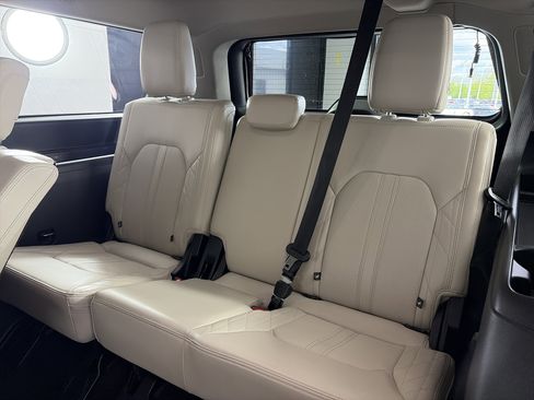 Used 2019 Ford Expedition Max Platinum AWD/4WD image 10