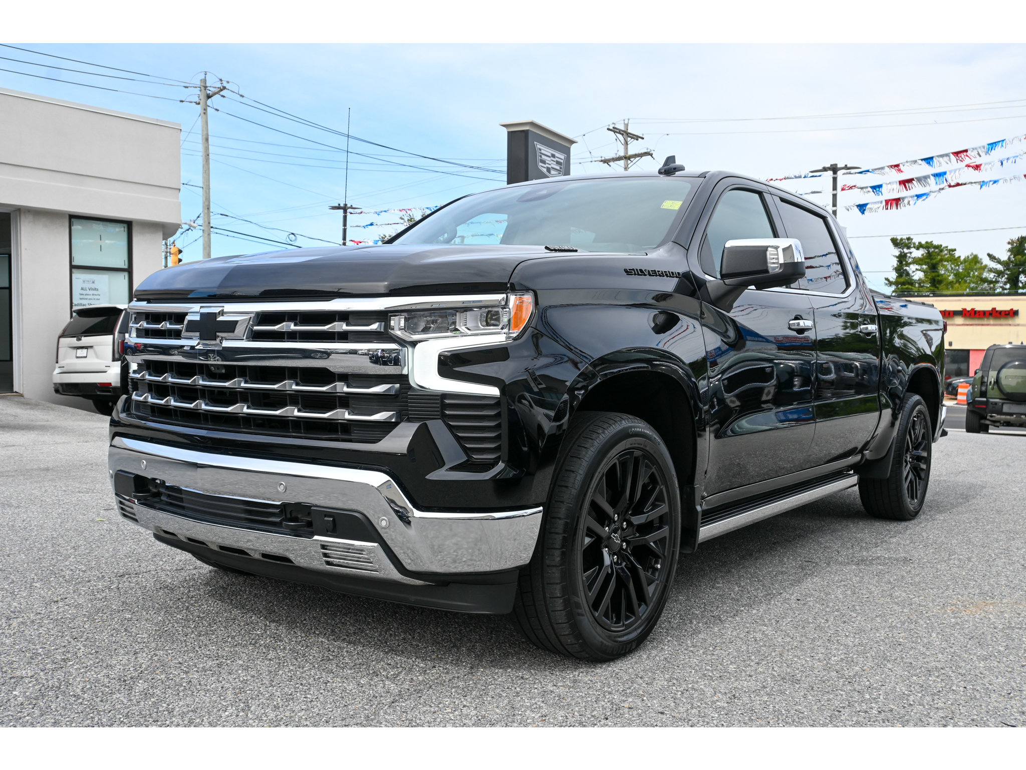 Used 2024 Chevrolet Silverado 1500 LTZ w/ LTZ Premium Package AWD/4WD image 4