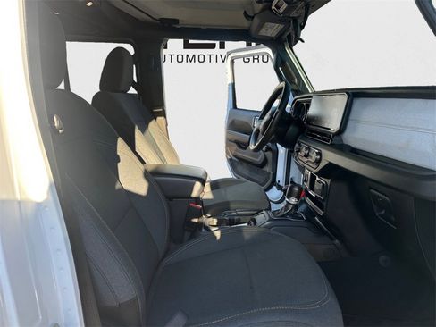 Certified 2024 Jeep Gladiator Sport image 25