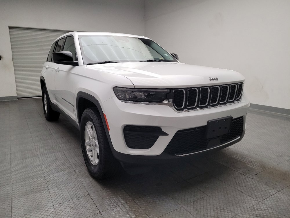 Used 2023 Jeep Grand Cherokee Laredo RWD image 14