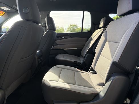 Used 2025 Chevrolet Traverse LT w/ Driver Confidence Package FWD image 29