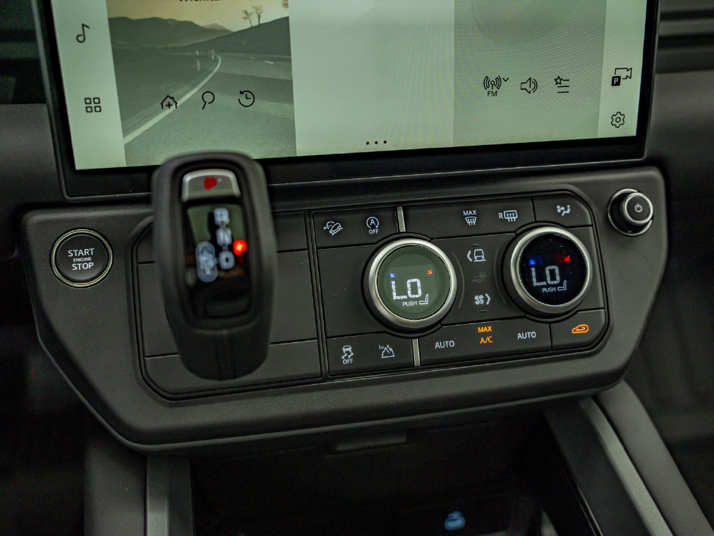 New 2026 Land Rover Defender 110 S AWD/4WD image 32
