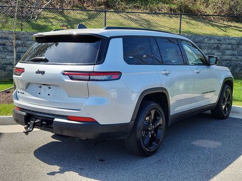 Used 2023 Jeep Grand Cherokee L Laredo AWD/4WD image 2