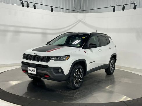 Used 2026 Jeep Compass Trailhawk AWD/4WD image 8