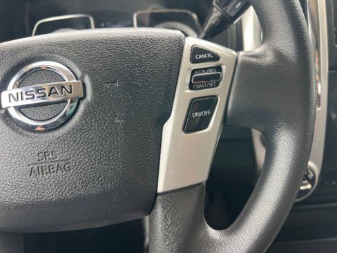 Used 2017 Nissan Titan SV image 29