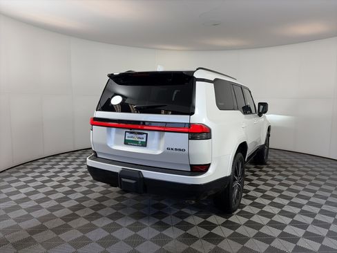 Used 2025 Lexus GX 550 image 10