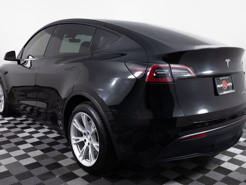 Used 2021 Tesla Model Y Long Range image 4