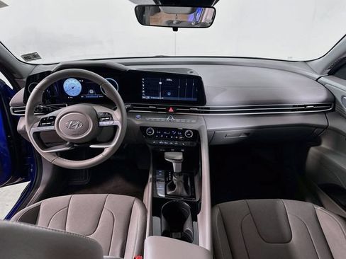 Used 2023 Hyundai Elantra SEL w/ Convenience Package FWD image 27