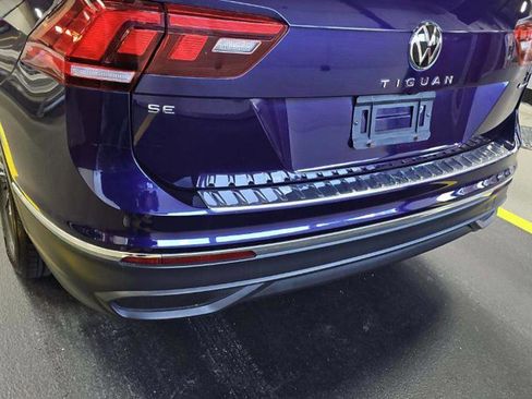 Used 2023 Volkswagen Tiguan SE w/ Panoramic Sunroof Package image 12