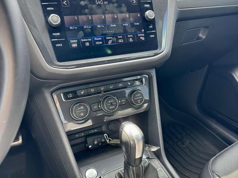 Used 2021 Volkswagen Tiguan SE w/ Panoramic Sunroof Package FWD image 19