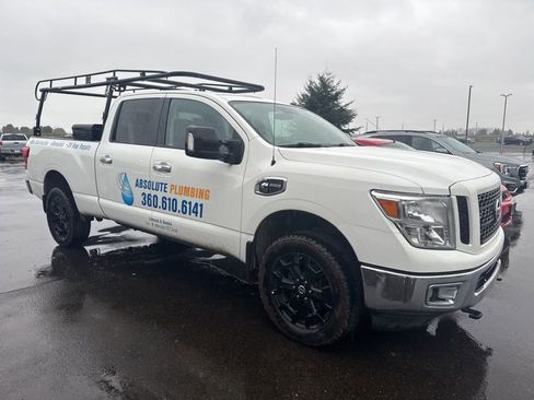 Used 2019 Nissan Titan SV AWD/4WD image 7