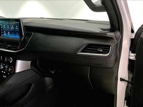 Used 2024 Chevrolet Suburban Z71 image 23