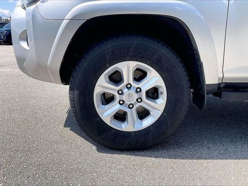 Used 2017 Toyota 4Runner SR5 AWD/4WD image 7