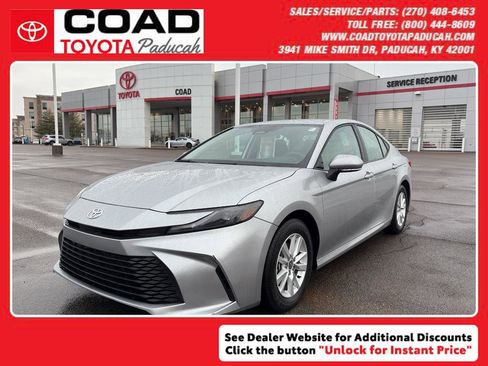 Used 2025 Toyota Camry LE image 1