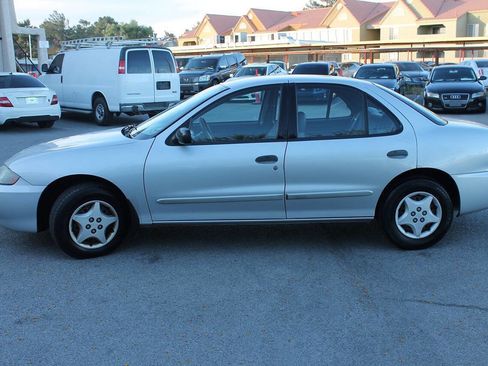 Used 2005 Chevrolet Cavalier Sedan w/ Preferred Equipment Group FWD image 10