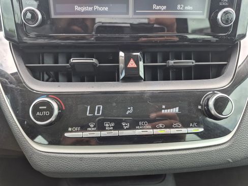 Used 2020 Toyota Corolla LE FWD image 22
