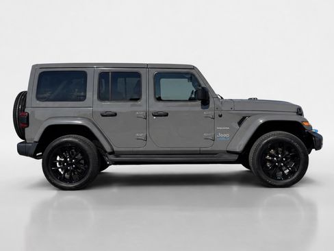 Used 2022 Jeep Wrangler Unlimited Sahara w/ Cold Weather Group AWD/4WD image 6