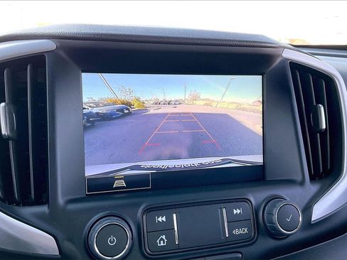 Used 2024 GMC Terrain SLT image 21