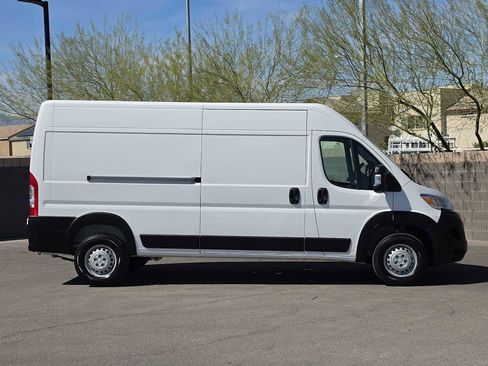 Used 2025 RAM ProMaster 2500 w/ Convenience Group image 10