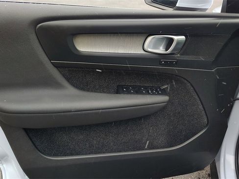 Certified 2025 Volvo XC40 B5 Plus image 8