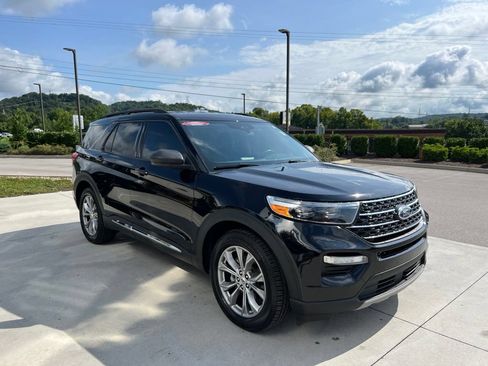 Used 2023 Ford Explorer XLT w/ Equipment Group 202A RWD image 31