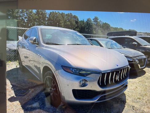 Used 2019 Maserati Levante image 4