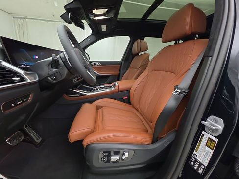 New 2025 BMW X7 M60i w/ Climate Comfort Package AWD/4WD image 12