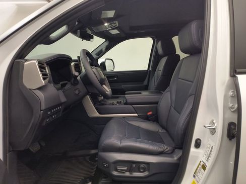 Used 2026 Toyota Sequoia Platinum AWD/4WD image 5
