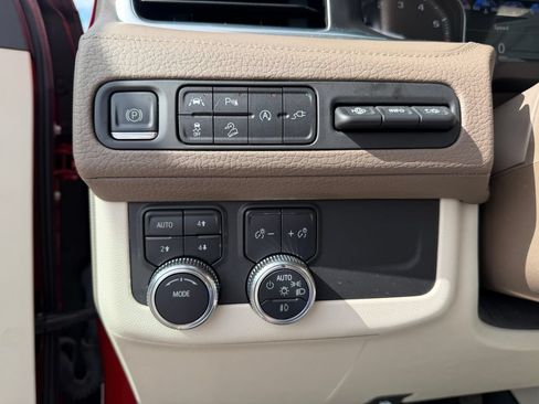 Used 2021 GMC Yukon Denali w/ Denali Premium Package AWD/4WD image 19