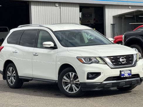Used 2018 Nissan Pathfinder S image 2