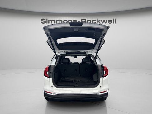 Used 2022 GMC Terrain SLT image 8