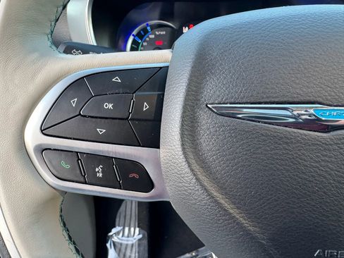 Used 2020 Chrysler Pacifica Limited w/ Advanced Safetytec Group image 31