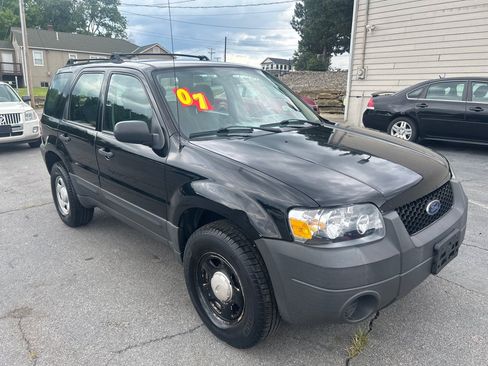 Used 2007 Ford Escape XLS AWD/4WD image 4