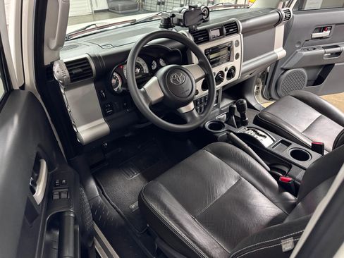 Used 2010 Toyota FJ Cruiser Sport Utility 2D image 10