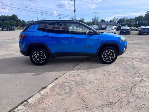 Used 2025 Jeep Compass Trailhawk image 7