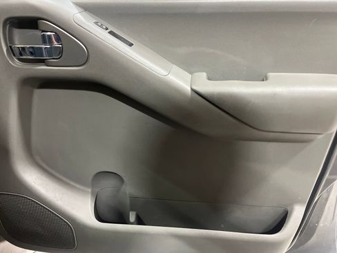 Used 2013 Nissan Frontier SV AWD/4WD image 17