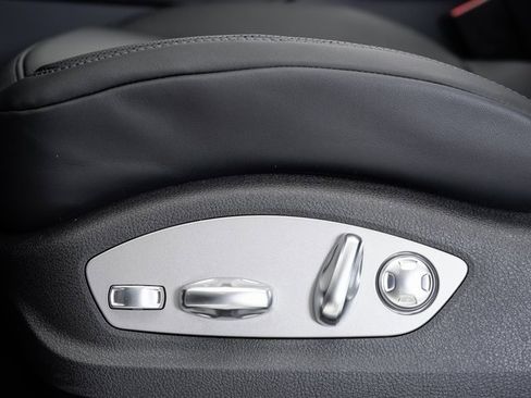 New 2025 Porsche Macan image 11