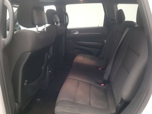 Used 2019 Jeep Grand Cherokee Laredo AWD/4WD image 18