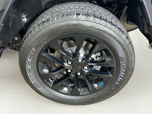 Used 2023 Jeep Wrangler Unlimited Sahara w/ Cold Weather Group AWD/4WD image 11