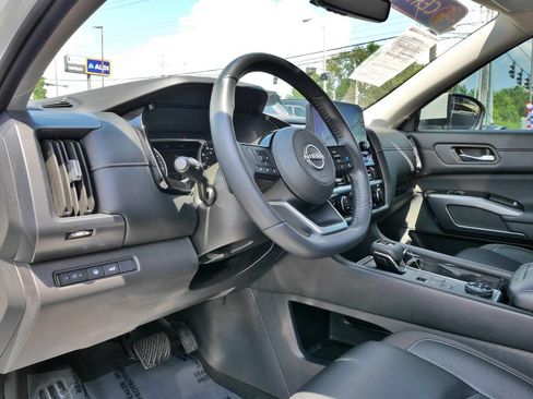 Used 2024 Nissan Pathfinder SL w/ Cargo Package AWD/4WD image 23