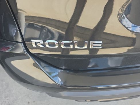 Used 2017 Nissan Rogue SV AWD/4WD image 5