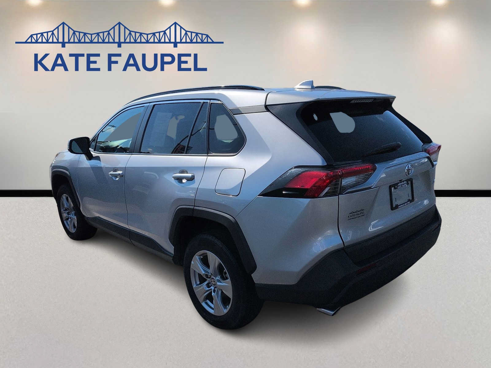 Used 2024 Toyota RAV4 XLE FWD image 5