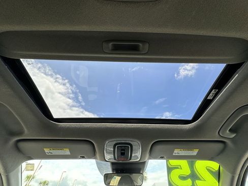 Used 2025 Hyundai Elantra SEL FWD image 19