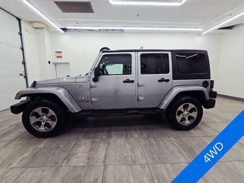 Used 2018 Jeep Wrangler Unlimited Sahara w/ Connectivity Group AWD/4WD image 2
