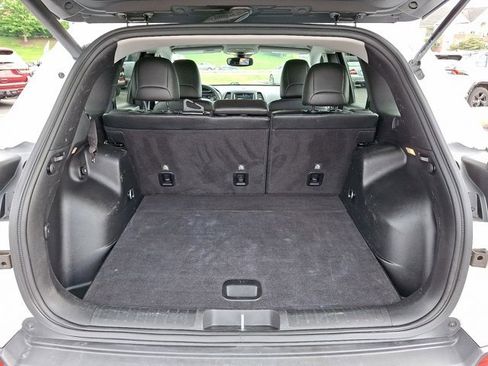 Certified 2022 Jeep Cherokee Latitude Lux image 32