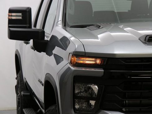 Used 2025 Chevrolet Silverado 2500 Custom w/ Custom Convenience Package image 4